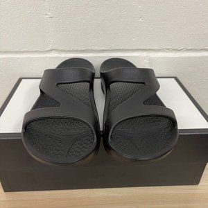 Telic Z-Strap Midnight Black Women's Sandals Flip flops Size M10/W11